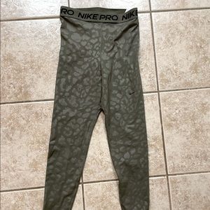 Nike Pro leggings